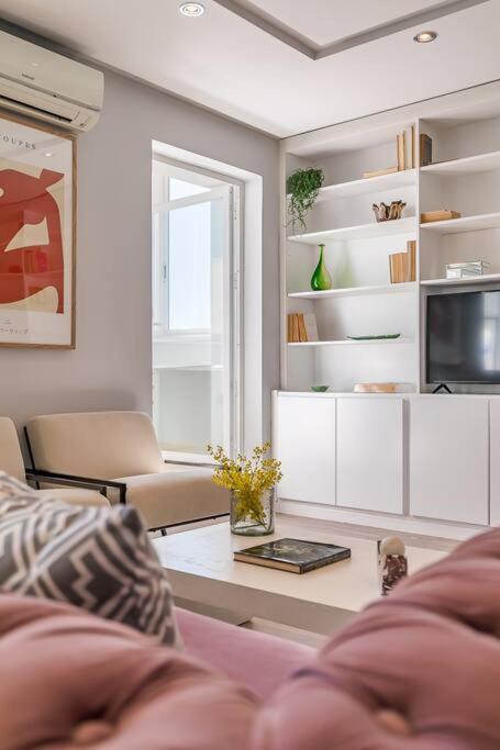 A kitchen or kitchenette at Apartamento con terraza en Barrio de Salamanca