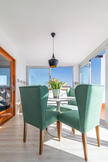 A seating area at Apartamento con terraza en Barrio de Salamanca