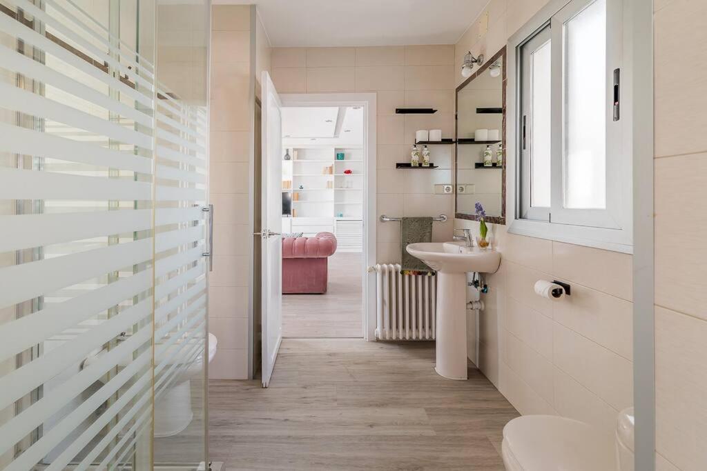 A bathroom at Apartamento con terraza en Barrio de Salamanca