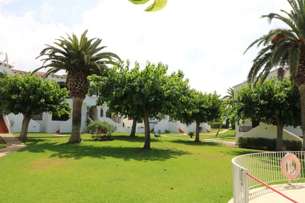 A garden outside Apartamento 2 habitaciones-wifi gratis