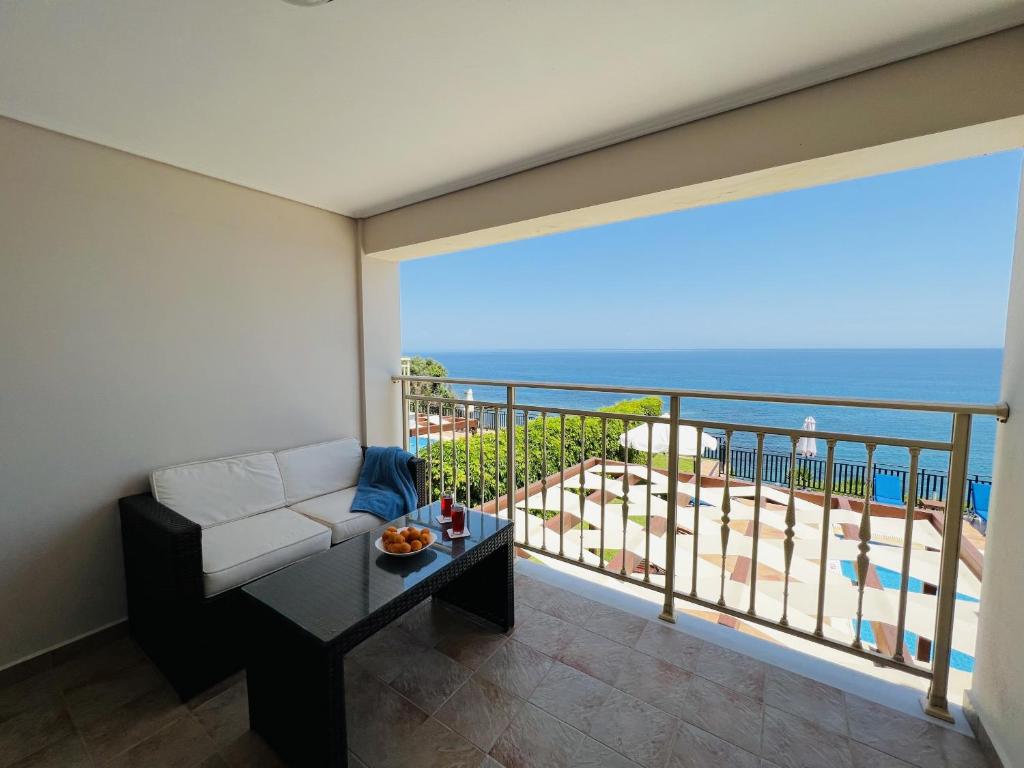 A general sea view or a sea view taken from A villát
