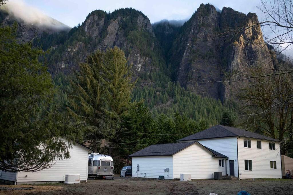a truck parked next to two buildings and a mountain at Si View in North Bend