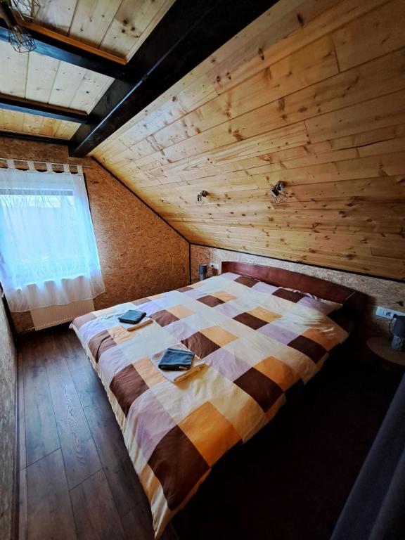 Postel nebo postele na pokoji v ubytování Holiday Home "Sleme" with jacuzzi, big garden and arbor with fireplace