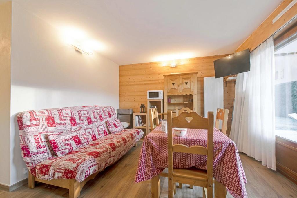 a living room with a table and a couch at Appartement Stampa - Welkeys in Megève