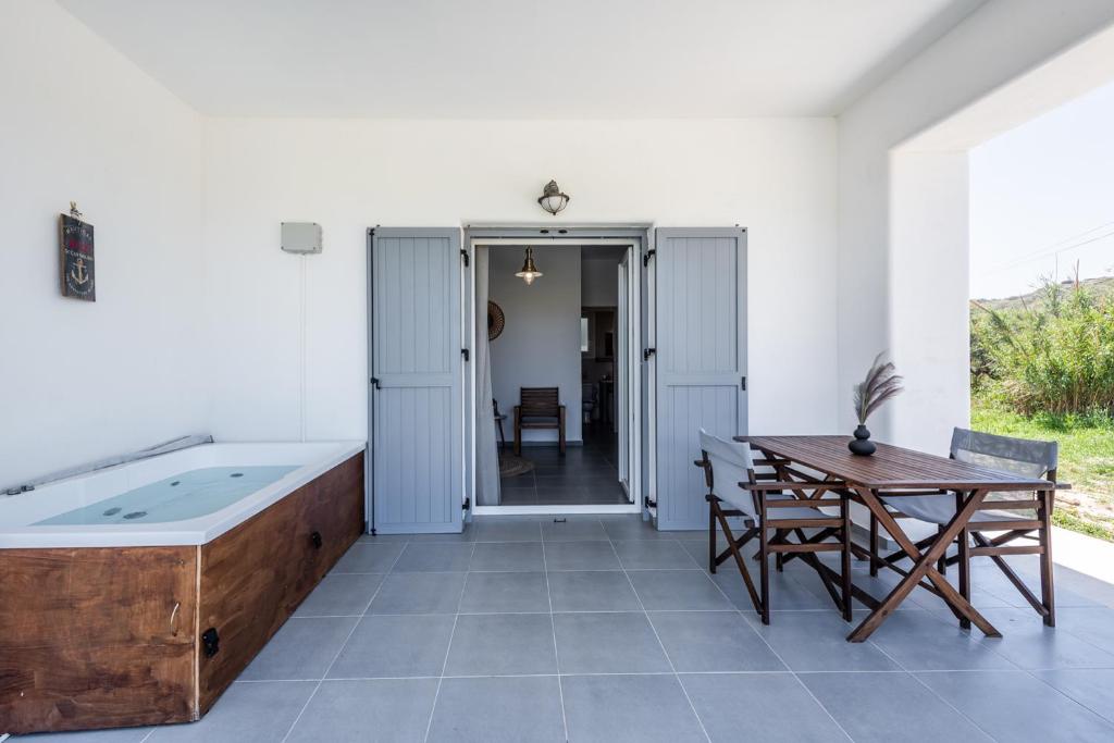 Milos Swell Suites II, Pollonia (updated prices 2024)