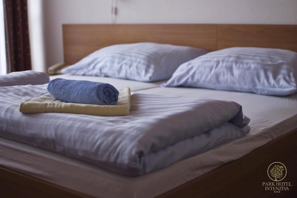 Posteľ alebo postele v izbe v ubytovaní InterSport Hotel