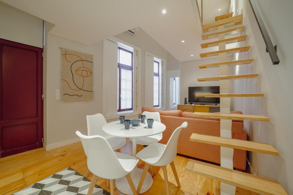 Downtown Amazing Duplex by Vacationy