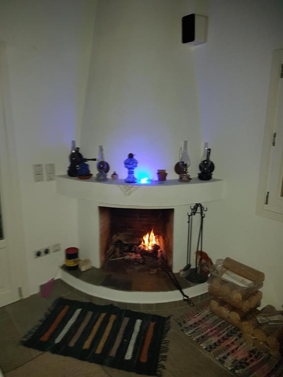 a living room with a fire in a fireplace at Captain Yannis in Sifnos