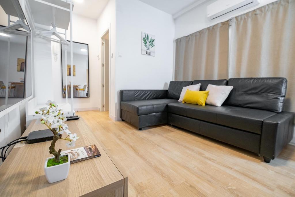 Posedenie v ubytovaní Self check-in! Apartment in the heart of Málaga!