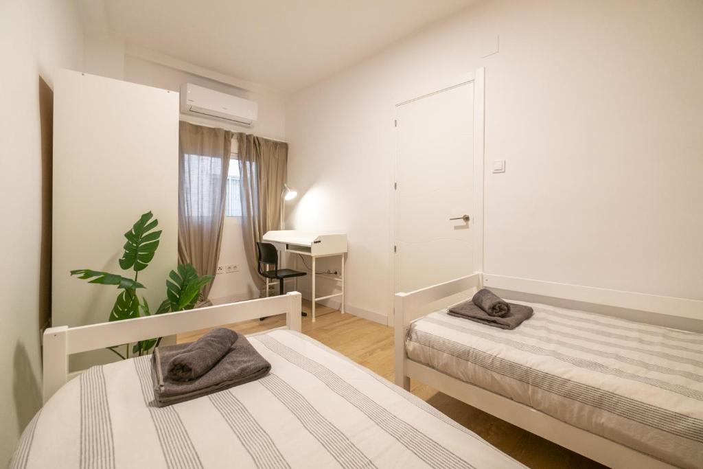 Self check-in! Apartment in the heart of Málaga! - Two-Bedroom Apartment