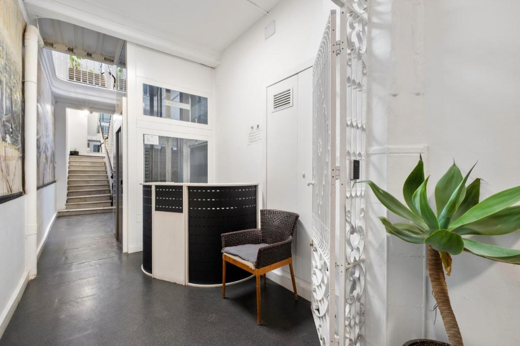 Televízia a/alebo spoločenská miestnosť v ubytovaní Malaga City Suites