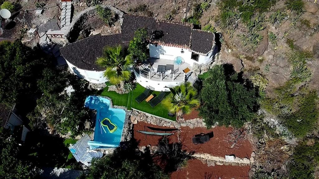 an aerial view of a large house with palm trees at Etoile arc-en-ciel in Tejina de Isora