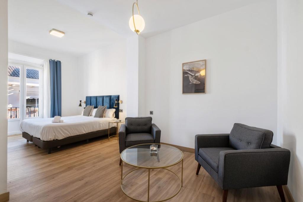 Posteľ alebo postele v izbe v ubytovaní Malaga City Suites