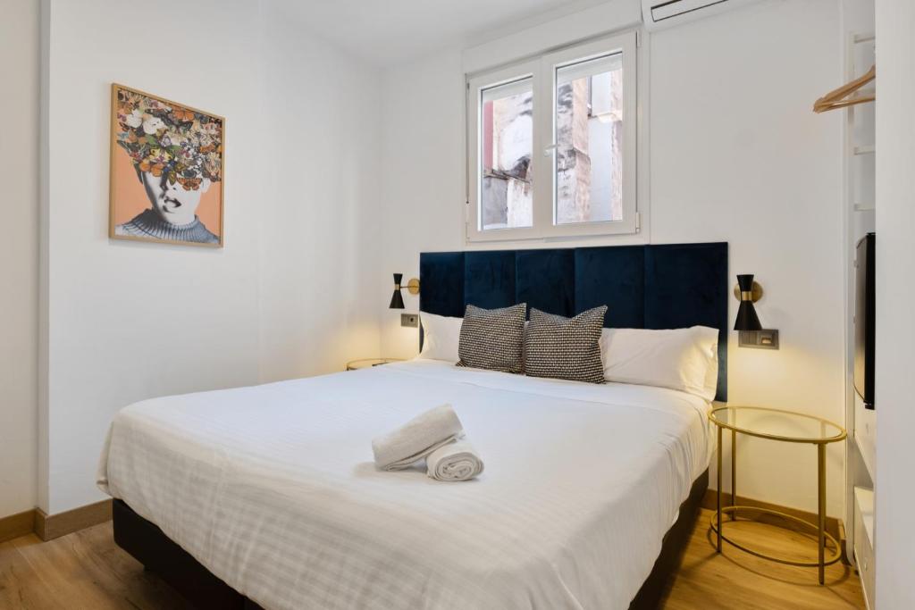 Posteľ alebo postele v izbe v ubytovaní Malaga City Suites