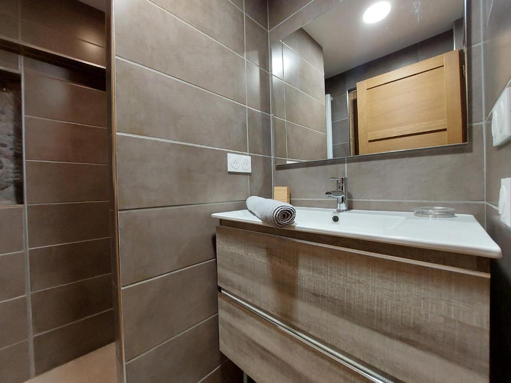a bathroom with a sink and a mirror at Clos Bois Joli in Brides-les-Bains