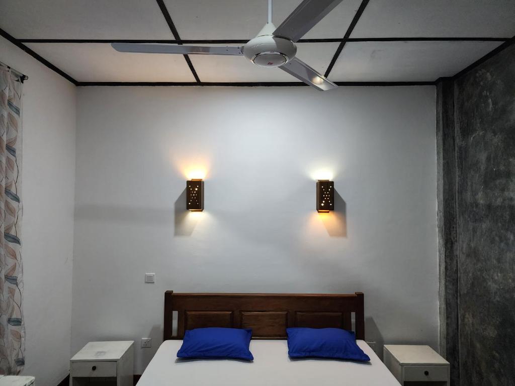 Ένα ή περισσότερα κρεβάτια σε δωμάτιο στο Emily's place in unawatuna