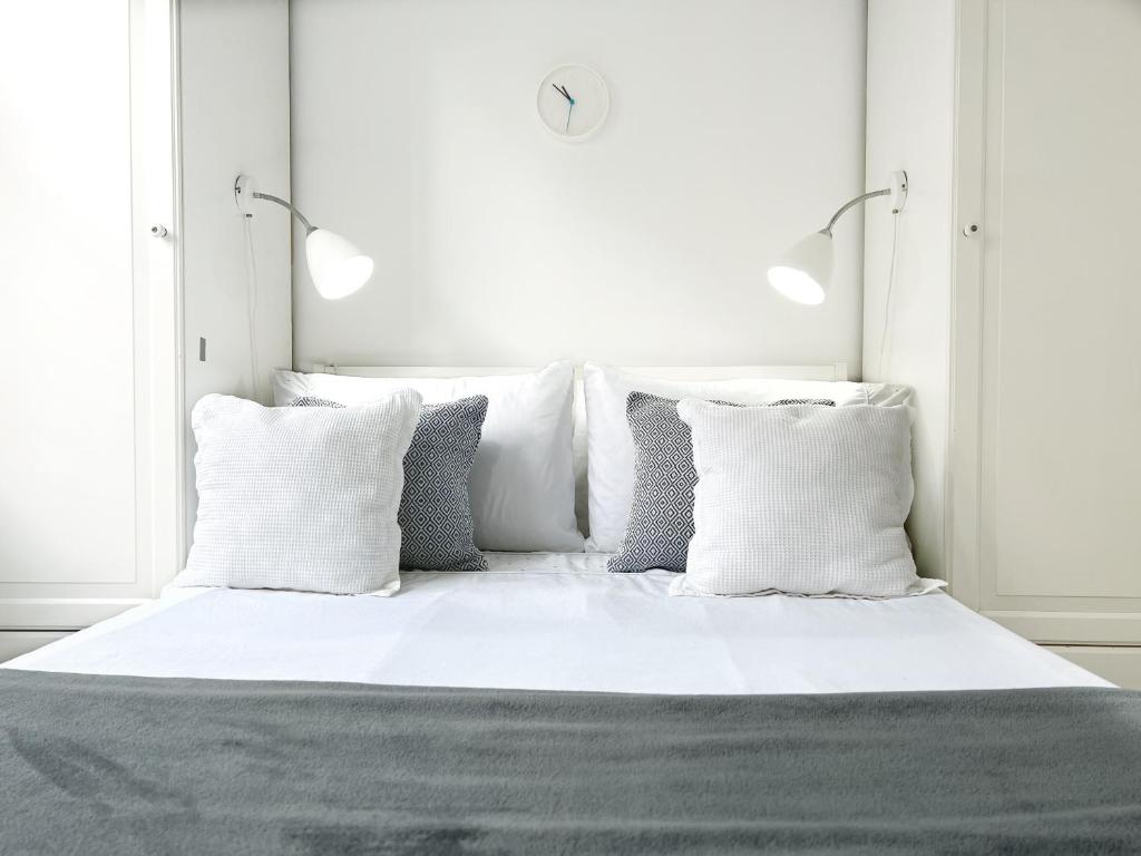 Postel nebo postele na pokoji v ubytování LUXURIOUS Terrace 2 Bedrooms in Relaxing Covent Garden Apartment