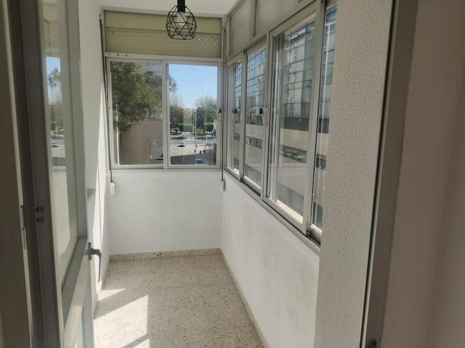 Fotografia z galérie ubytovania Amplio apartamento junto a la Playa Victoria v destinácii Cádiz
