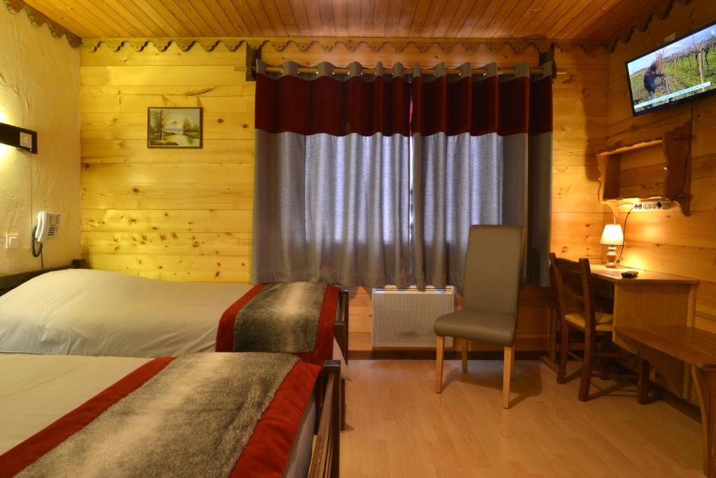 Postel nebo postele na pokoji v ubytování Hotel Le Ferraillon
