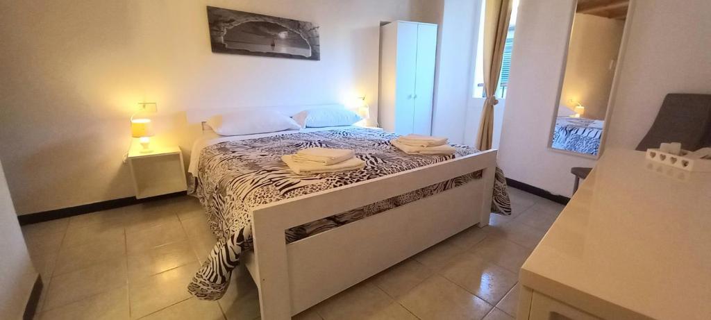 A bed or beds in a room at Chiara rooms