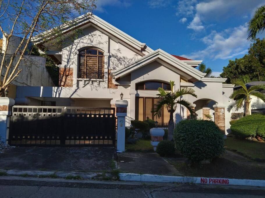 MiO Suites - Paranaque House