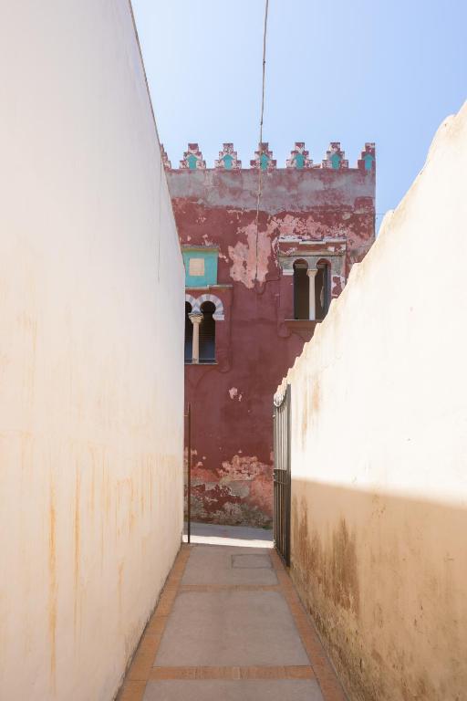 an alley between two walls with a building in the background at La Bella Annacapri in Anacapri
