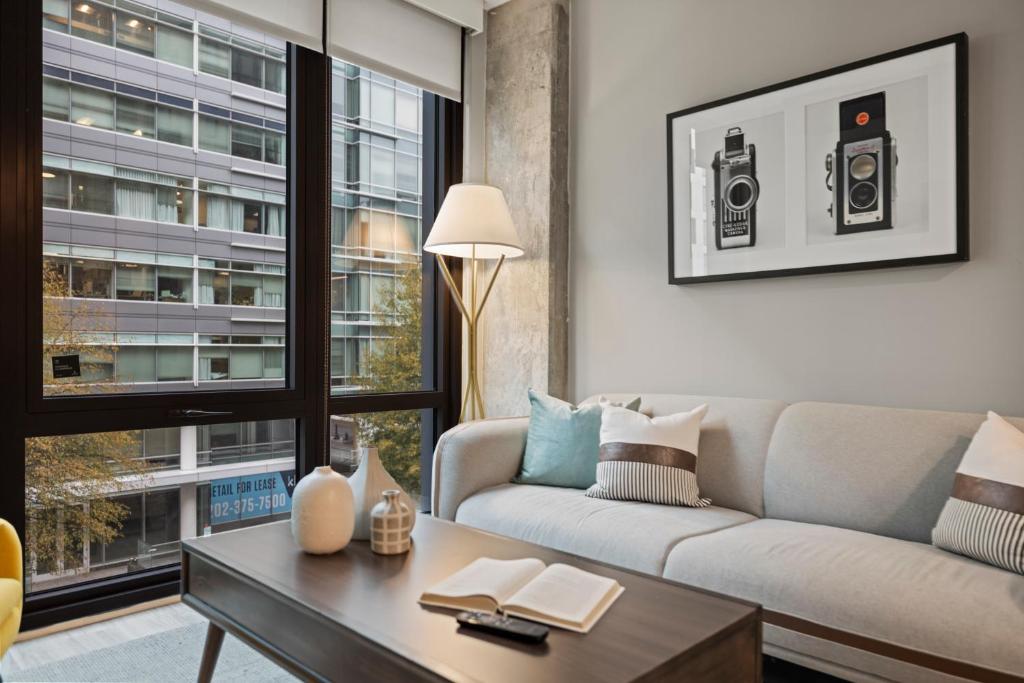 Coda on Half, a Placemakr Experience - Navy Yard - Premium One Bedroom Apartment With Den