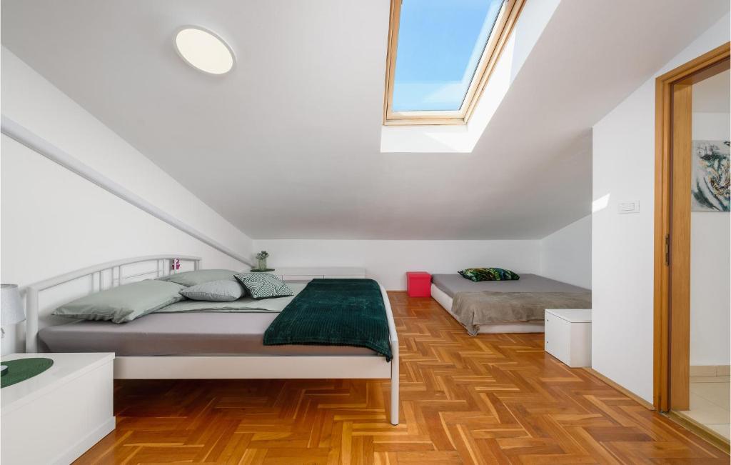 Posteľ alebo postele v izbe v ubytovaní Lovely Home In Vabriga With Wifi