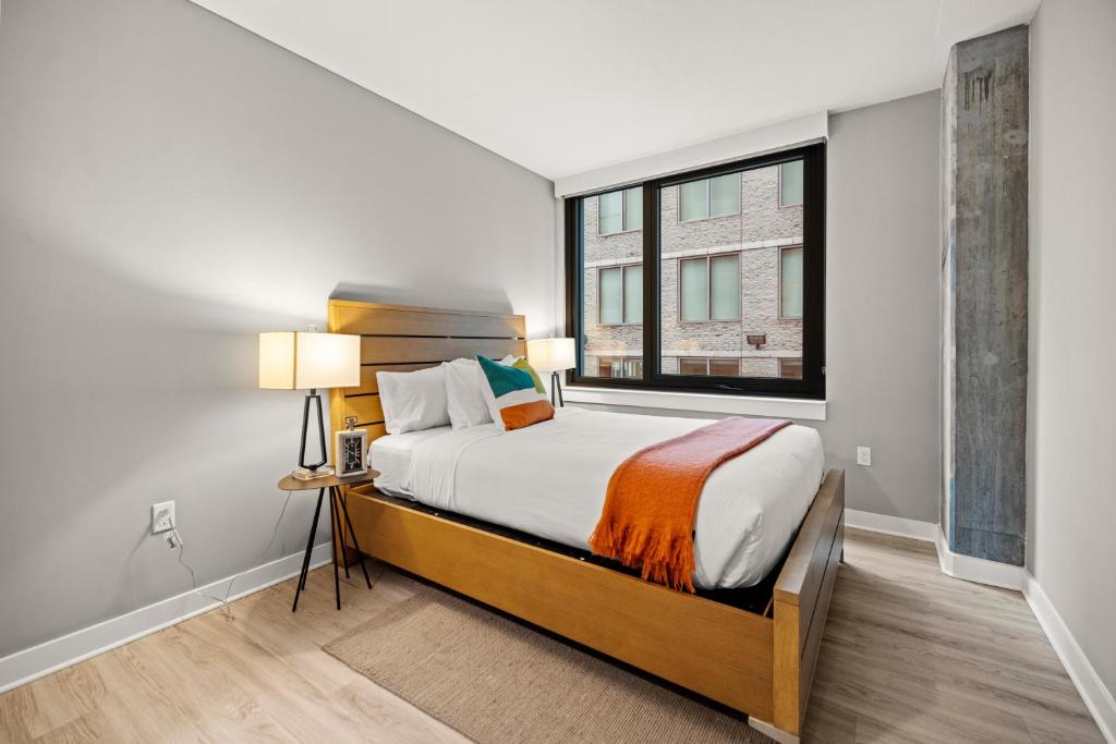 Coda on Half, a Placemakr Experience - Navy Yard - Three-Bedroom Apartment