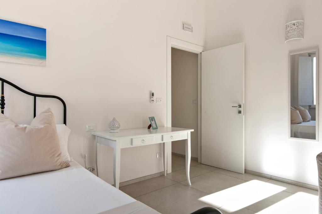A bed or beds in a room at Merabulò