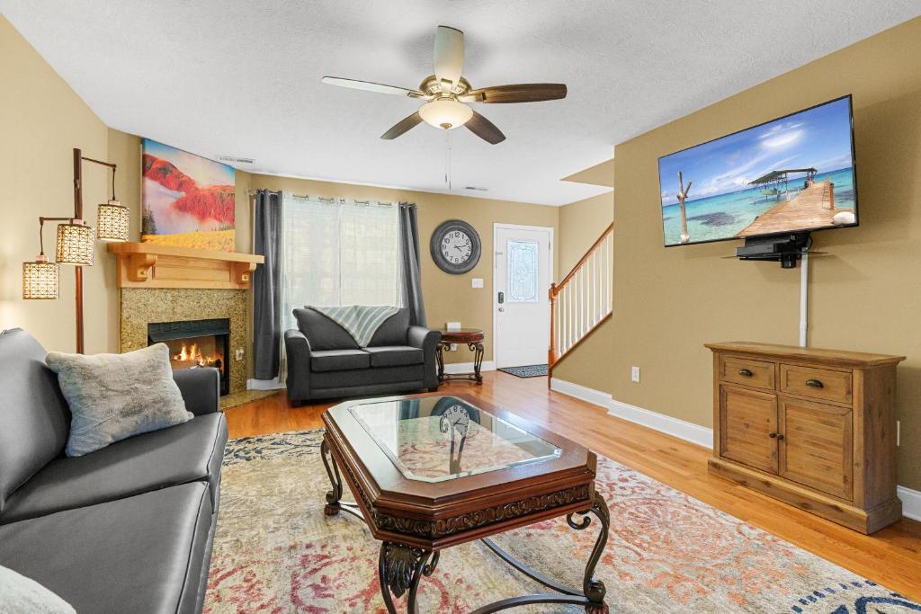 Bare Assets 2bd,2bath sleeps 9, Pigeon (updated prices 2024)