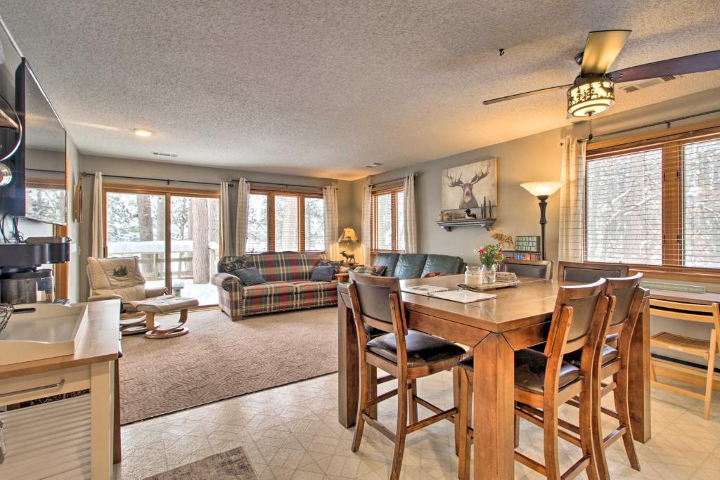 Pequot Lakes Cabin Retreat with Dock and 5 Bikes!, Pequot Lakes