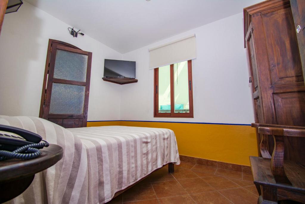 Postel nebo postele na pokoji v ubytování Meson del Alferez Xalapa