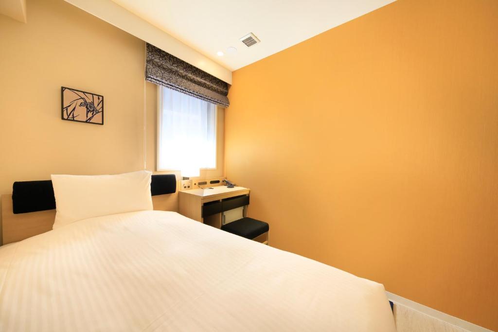 Postel nebo postele na pokoji v ubytování Hotel Nihonbashi Saibo