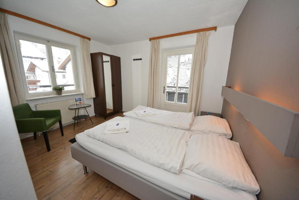 Letto o letti in una camera di Haus Irmgard by Châtel Reizen
