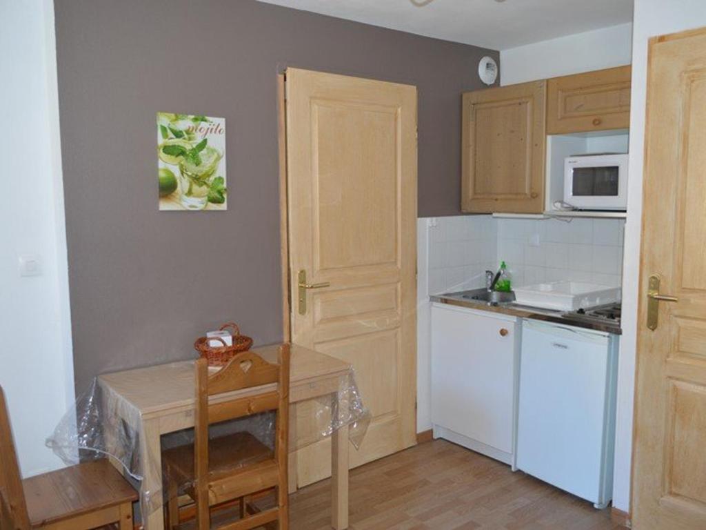 Cuisine ou kitchenette dans l'établissement Studio Montgenèvre, 1 pièce, 3 personnes - FR-1-266-88