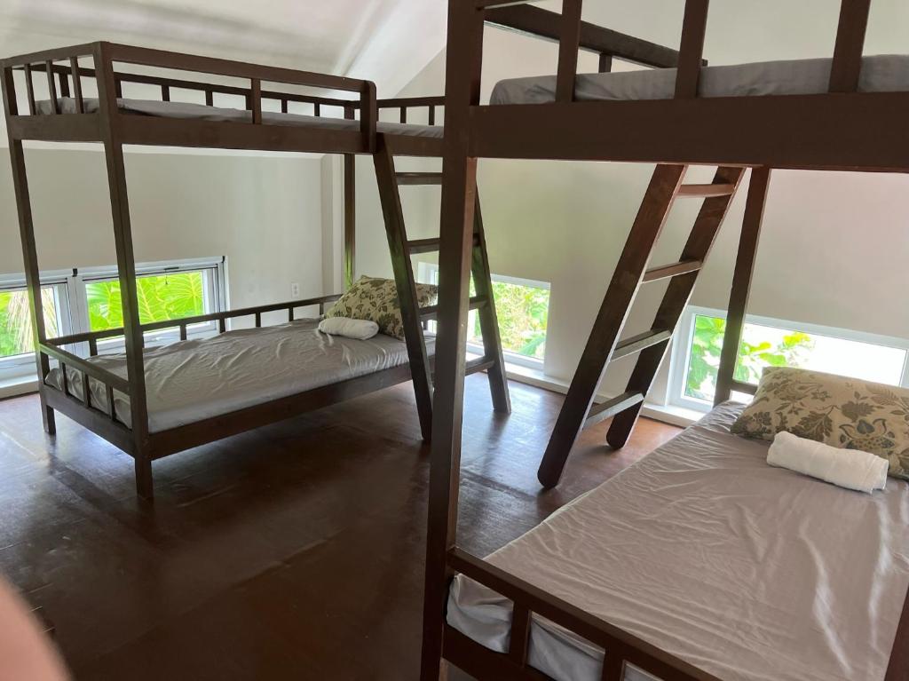 TeSario Retreat - 6-Bed Mixed Dormitory Room
