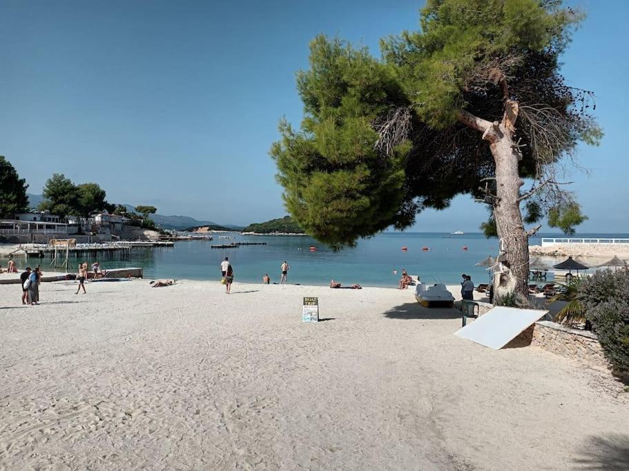 Saranda apartment with sea view - Image 6