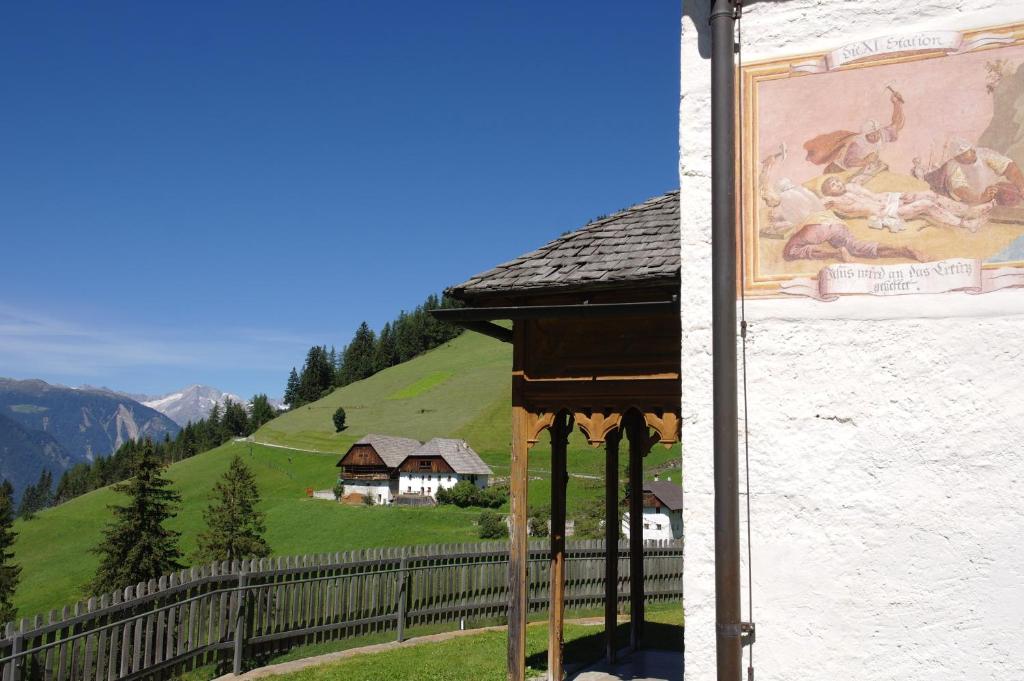 Nespecifikovaný výhled na hory nebo výhled na hory při pohledu z hotelu