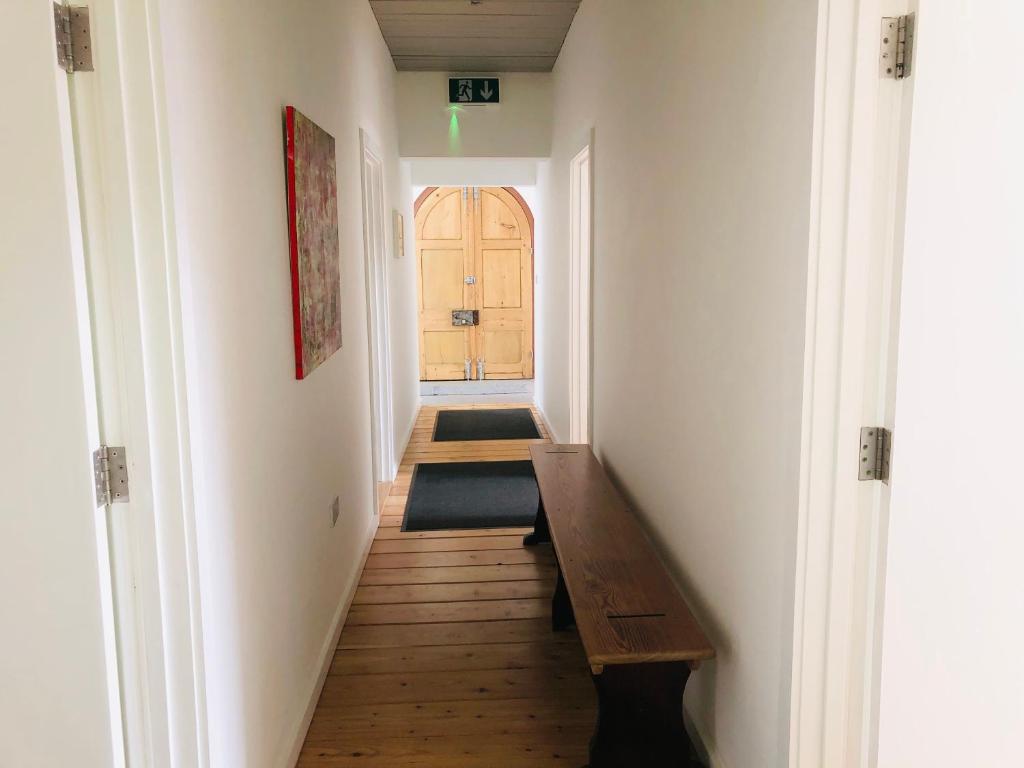 Afan Forest Bunk House-Converted Chapel Sleeps 35 - 八居室房屋