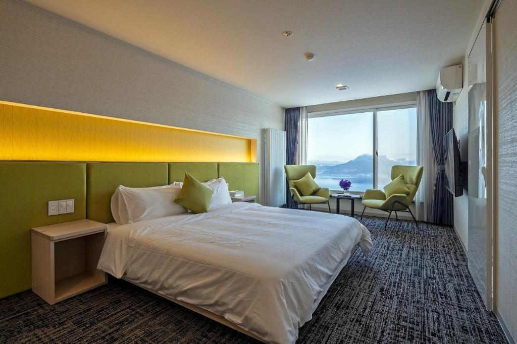 Tempat tidur dalam kamar di Hotel Cocoa - Vacation STAY 05776v