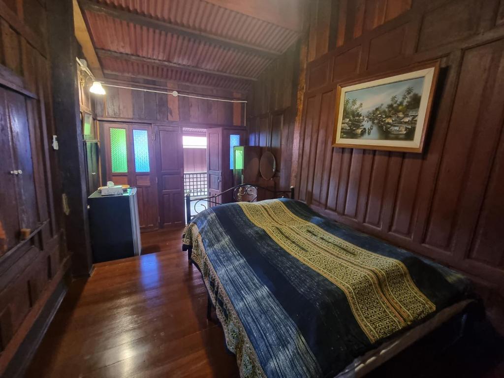 Postel nebo postele na pokoji v ubytování Ruennakornin Homestay