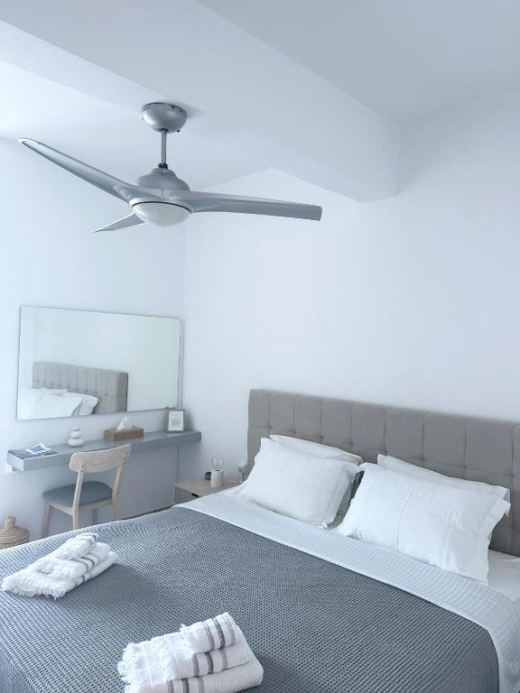 Postel nebo postele na pokoji v ubytování Omma, Main Street suite
