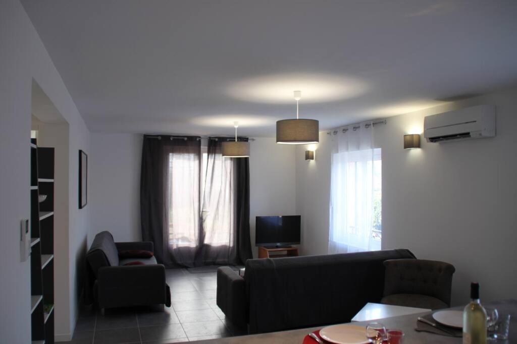 Posedenie v ubytovaní Appart dans maison 2 km de la plage