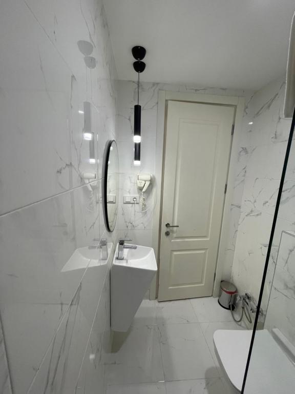 Koupelna v ubytování Rikhe palace boutique hotel