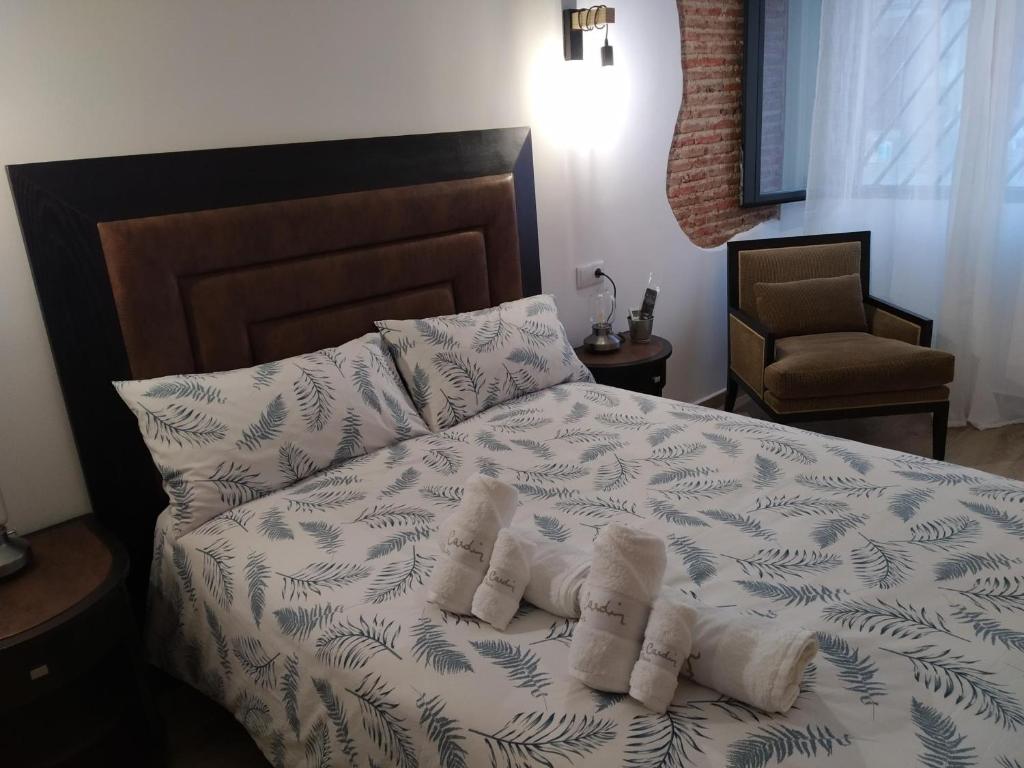 a bedroom with a bed with two white pillows at Casa rural Maila in Malpartida de Cáceres