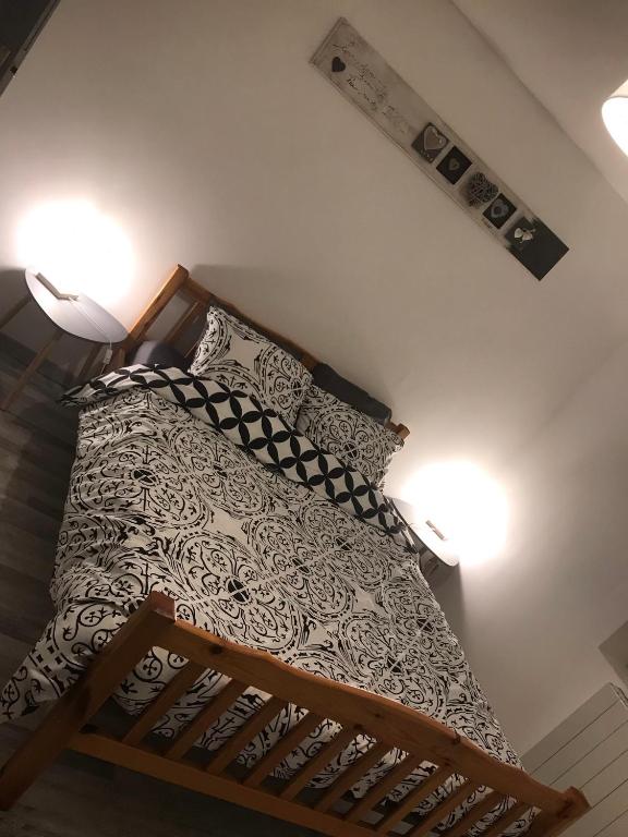 Postel nebo postele na pokoji v ubytování Maisonnette cosy à Châtillon-Coligny