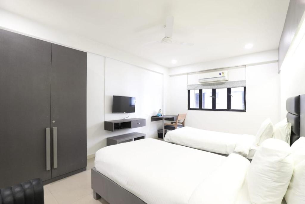 Postel nebo postele na pokoji v ubytování Alba Premier, Ahmedabad