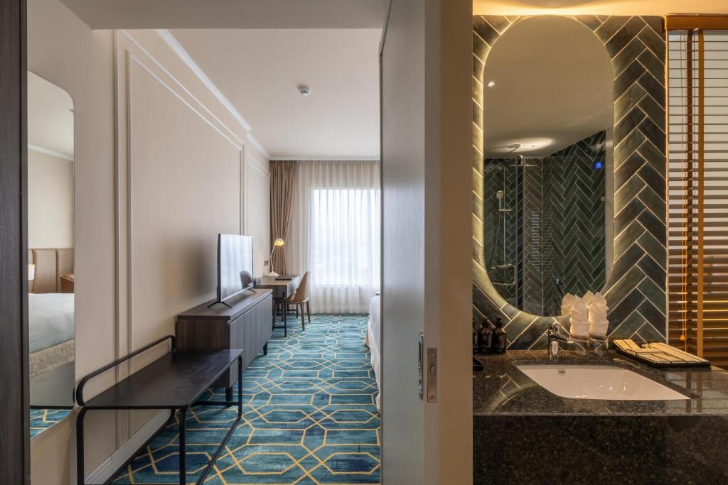 Phòng Deluxe Giường Đôi + Xe Đưa Đón Miễn Phí Đến Trung Tâm Thành Phố