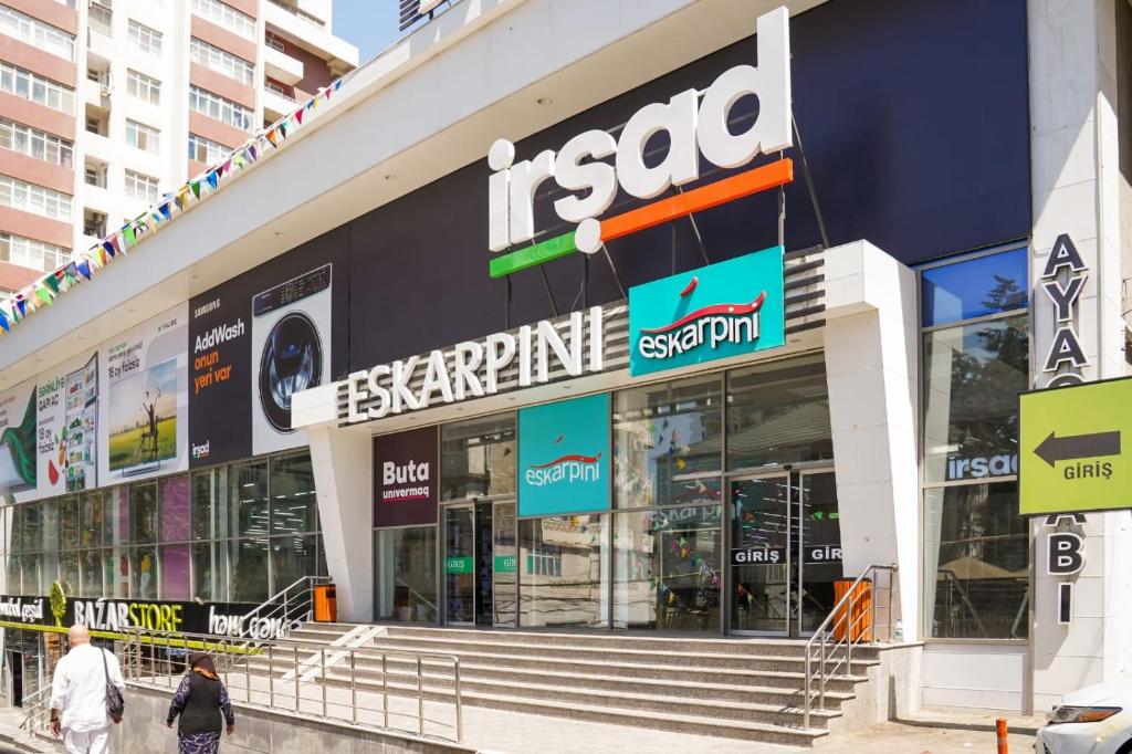 a store front of a shopping center with people walking outside at Премиум квартира возле метро in Baku